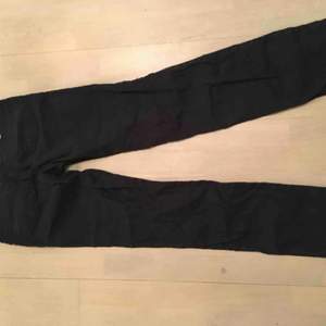 Armani jeans strl 27, svarta.  Skickas med postnord (60kr) eller hämtas i Sthlm. 