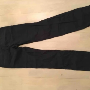  - Armani jeans strl 27, svarta.  Skickas med postnord (60kr) eller hämtas i Sthlm. 