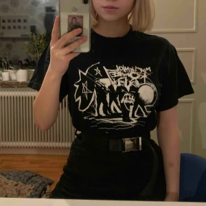  - My Chemical Romance T shirt, köpt på Tradera. Fint skick. Frakt ingår men kan även mötas upp i Karlskoga/Örebro