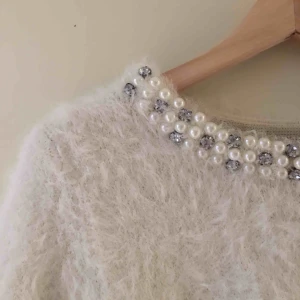  - Tröja i jättemysigt tyg. Använd endast 1 gång.