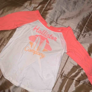  - Hollister top i storlek s, passar till en xs också! fint skick! 