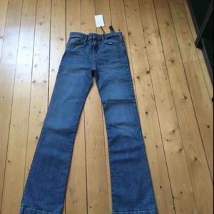  - Bootcut jeans från zara. Nypris 399kr aldrig använda 