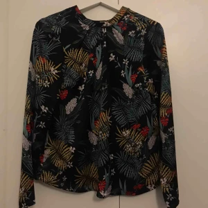  - Blus från Gina!  80kr + frakt ☀️