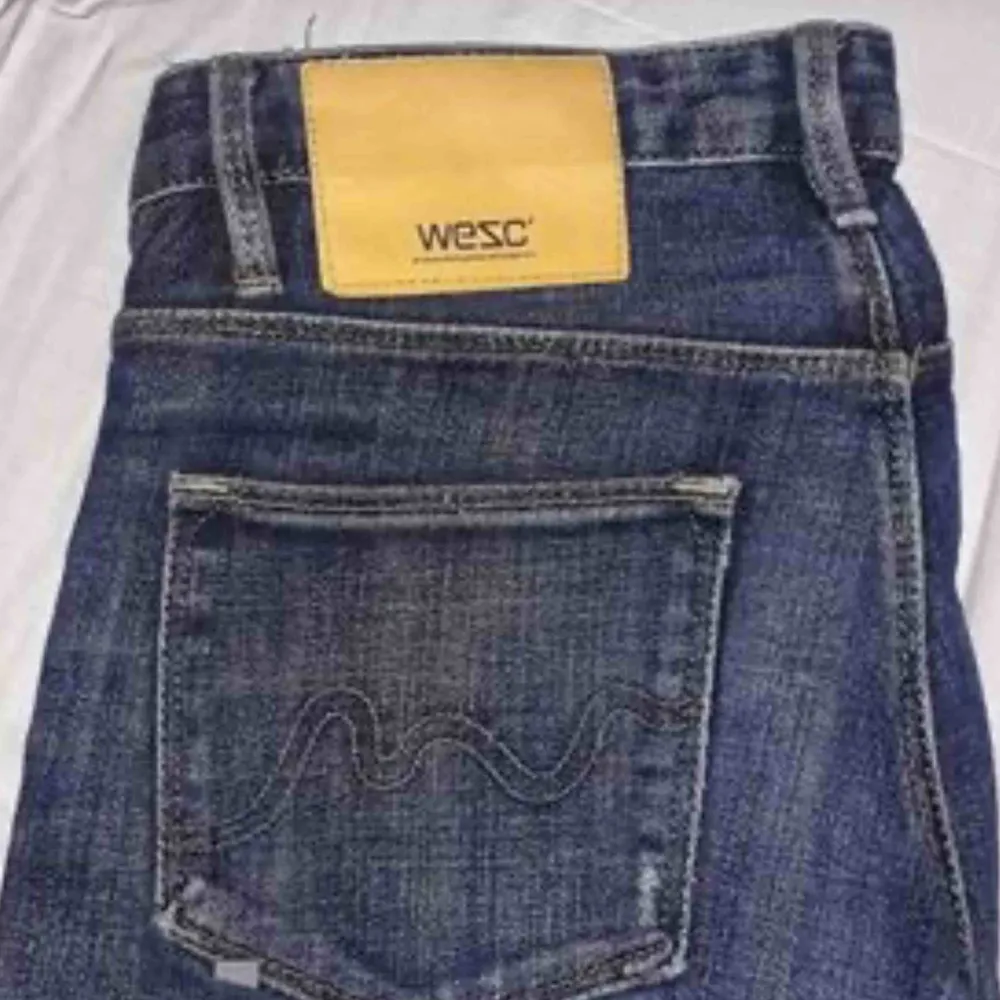 WESC JEANS i toppskick. Använda men ser ut som nya.  Nog de snyggaste jeansen jag haft. Säljes pga jag vill förnya garderoben lite. Upphämtning / kontant eller swish. Swish med fraktavgift (ca 50kr).. Jeans & Byxor.