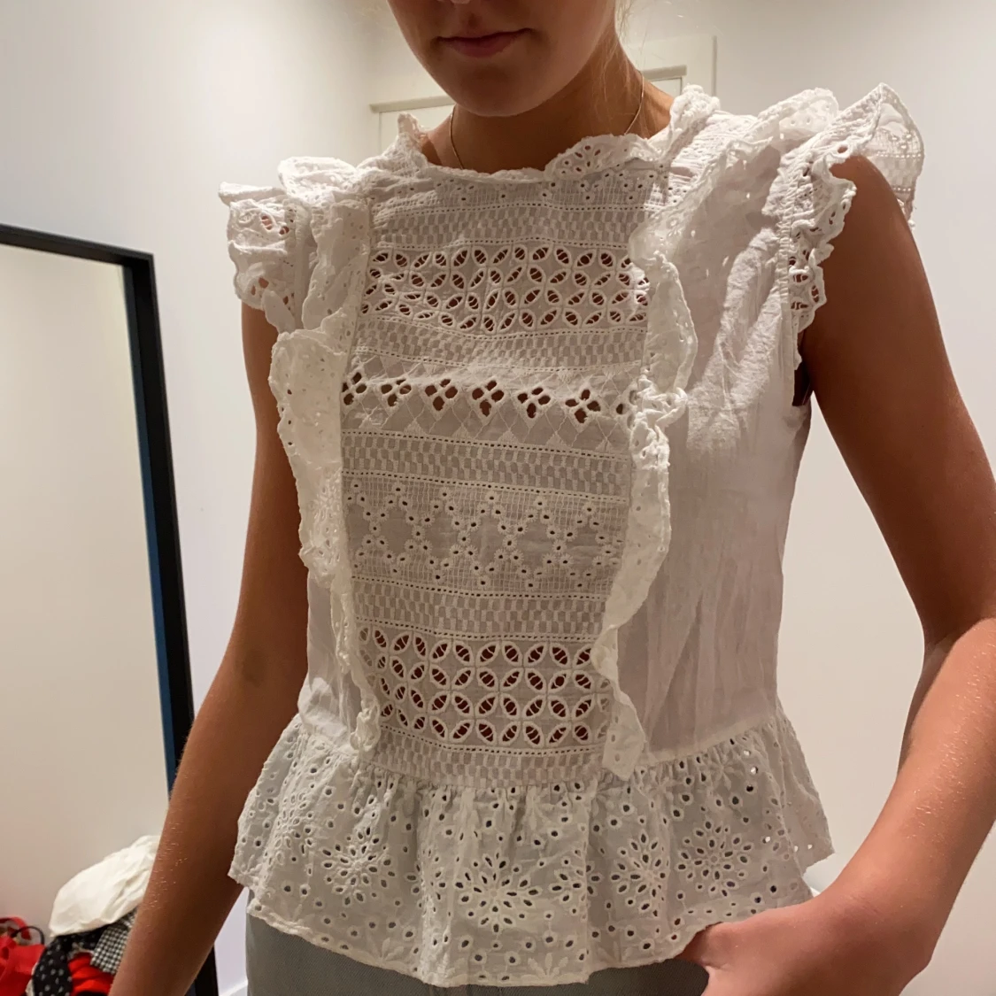 Gullig vit kortärmad blir med spets