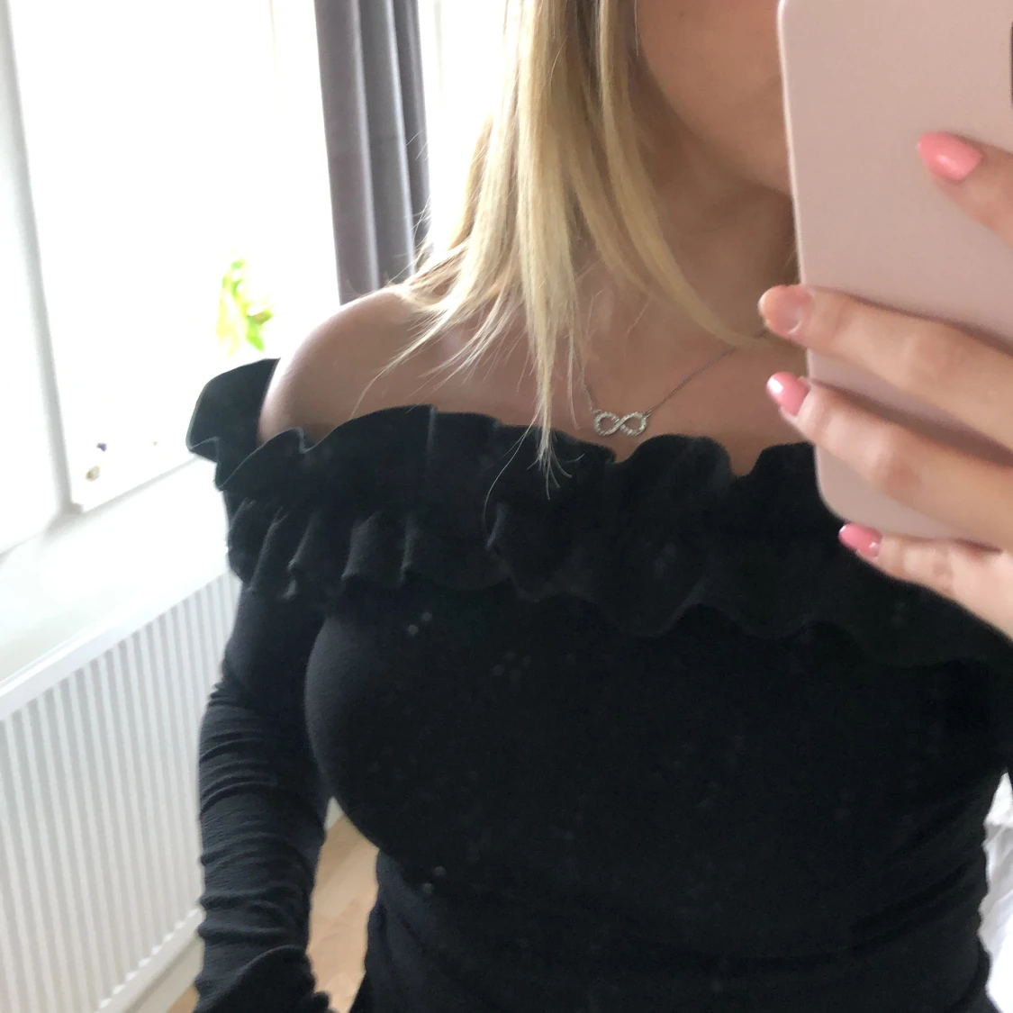 Svart volang topp - 91