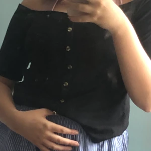 Tröja - Är för stor på mig. Har använt en gång