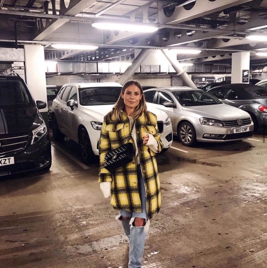 Gul svart rutig kappa