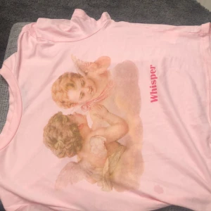 SHEIN topp  - Rosa crop top.      10kr frakt