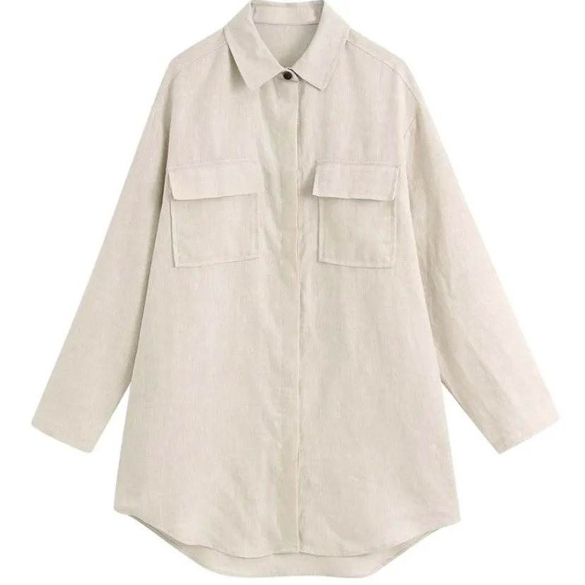 ⚡️Säljer denna ursnygga beiga oversize skjortan med två fickor från Shein⚡️ Ska vara en S, men skulle mer säga L🤪  nypris: 229kr . Skjortor.