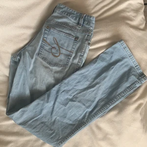 Vida långa jeans - Vida vintage jeans som jag köpt second hand. De är från märket flash och i väldigt bra skick. Storlek 40 L.
