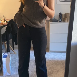 Levis ribcage straight - Säljer ett par Levis ribcage straight i strl W23 L27. Köpta för 1100 kr. Tar emot bud