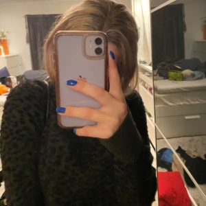 Zara tröja - Militär grön zara tröja med leopard mönster (kund står för frakt)