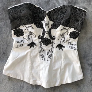 Ny korsett Xs/S - Superfin aldrig använd korsett Storlek Xs  🧺Upptvättad med parfymerat tvättmedel 🚫Djurfritt och rökfritt hem 📬Kan skickas mot fraktkostnad