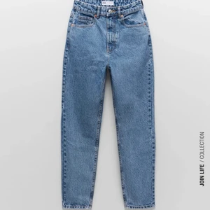 Mom jeans från Zara - Blåa mom jeans från Zara helt oanvända! Storlek 38 men passar även 36. 