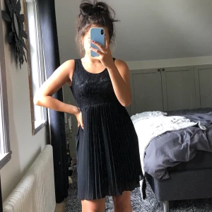 Svart finklänning - Jättefin till nyår, julafton, middagar, bjudningar m.m. Sitter så bra, som ny