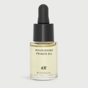 Primer - En primer oil från Hm. Aldrig använd endast testad på handen efter köpet och insåg att den nog är för fet för min hy. Köpt för 150kr, pris disskuteras. 4,5/5 Stjärnor i betyg på Hm egna hemsida!