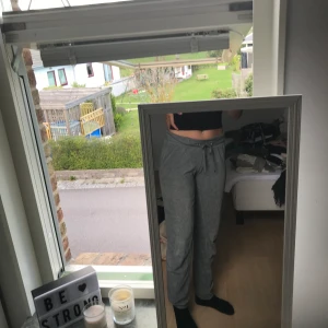 Populära mjukisbyxor från kubus - Fina mjukisbyxor i bra skick. Priset kan diskuteras. Säljer pga har blivit för små. Köparen står för frakten. Kan mötas upp i lund