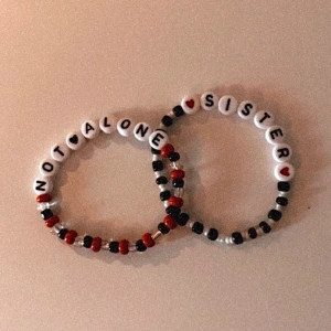 Budskapsarmband !  - 💗 ✨ Välj vad det ska stå på och vilka färger ✨ 💗 INSTAGRAM: pearl.mentalhealth! Skänker 50% till valfri organisation🤗