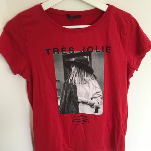 Tröja - Röd T-shiet från newyorker, använd en gång