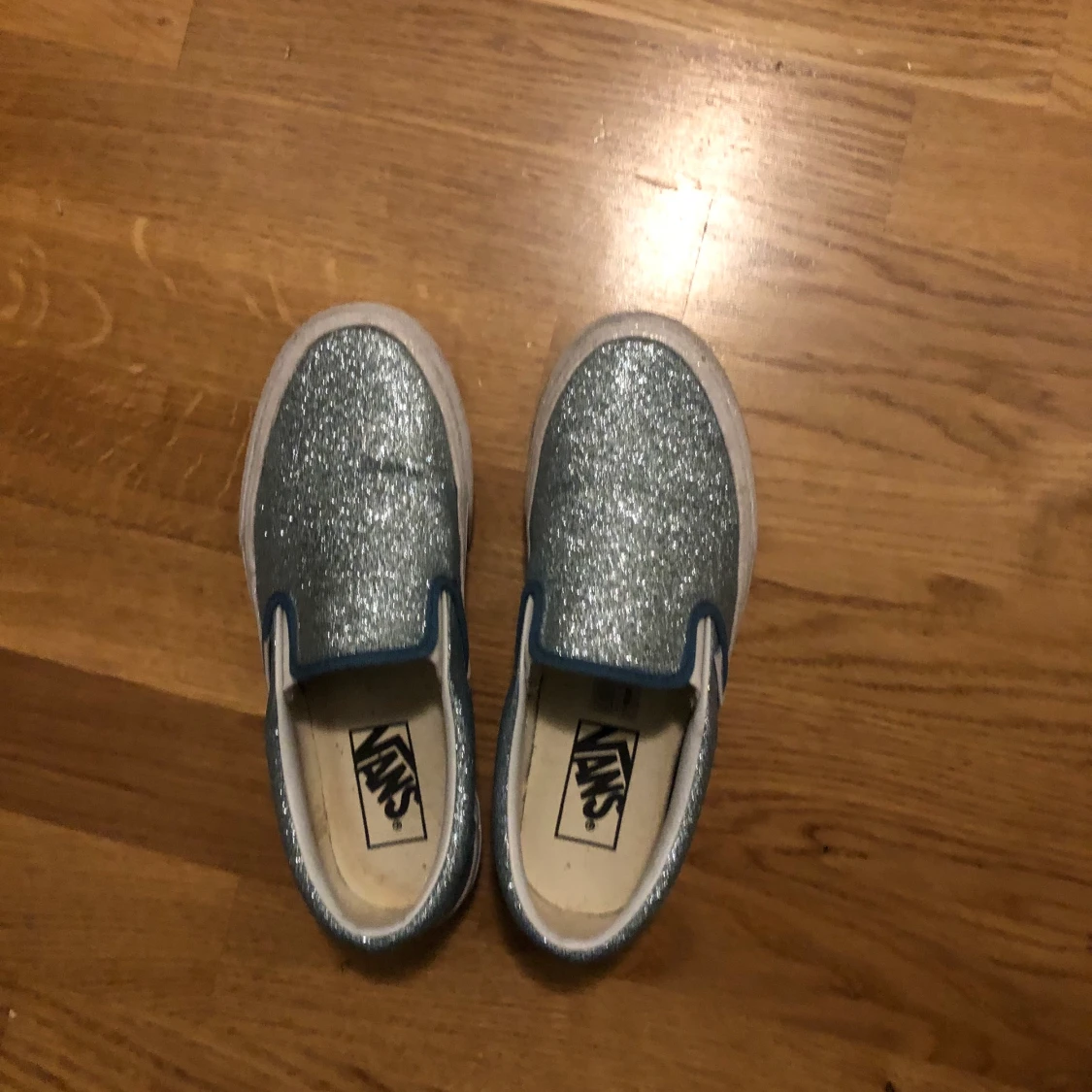 Glittriga Vans storlek 36