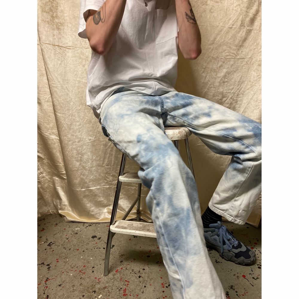 Vintage carpenter jeans. Bleached at home to create a cloudy look. Size fits a 30-32 waist, would say length is 34. Model usually wears a 30-34! Details on side as seen in the second picture. If you have any questions send us a DM!. Jeans & Byxor.