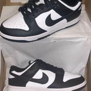 Nike dunk low Retro white black - Nyaste dunksen i storlek 40,5, Ds med kvitto å box etc
