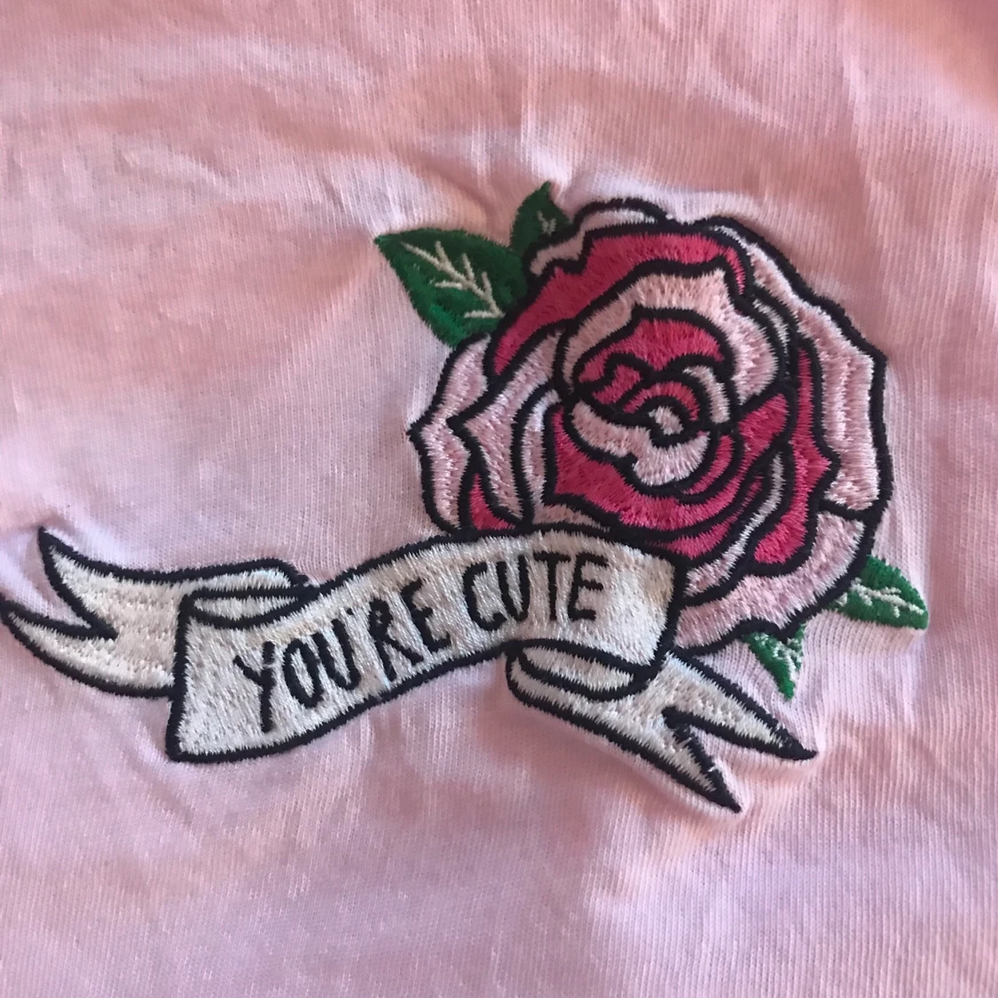 Rosa crop top med broderi - 91