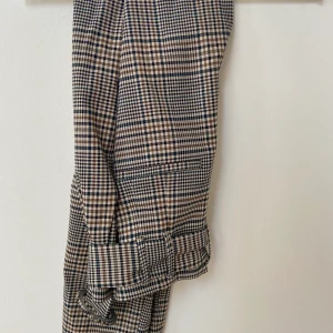 Rutiga byxor - Rutiga byxor från Zara, stl S. Köpta för 2 år sedan och endast använda ett fåtal gånger. Köpare står för frakt:)