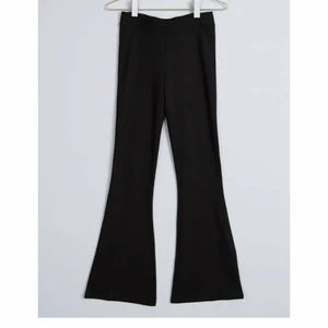 Mjukisbyxor Gina  - Säljer dessa sjukt bekväma och mysiga byxorna ifrån Gina Tricot! Bara använda ett par gånger men i nyskick! Köpta för 199kr och säljer för 90+frakt! 