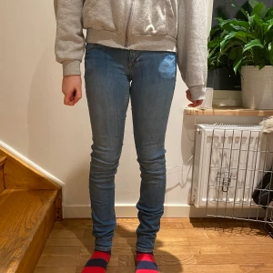 Jeans hm  - Fina jeans i storlek 26/32 Low Waist pris 100kr (exklusive frakt) 