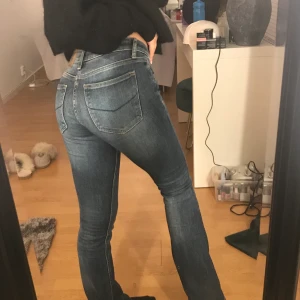 Snygga bootcut byxor! - Ett par snygga byxor från crocker!!!! 