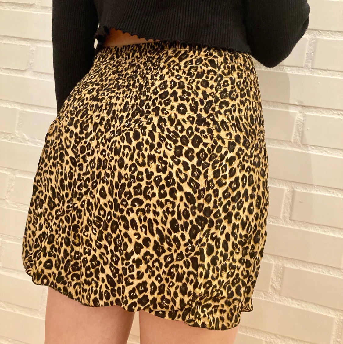 Kjol med leopardmönster i storlek S - 90