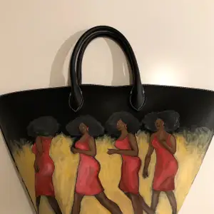Säljer den här väskan jag själv har målat på! 