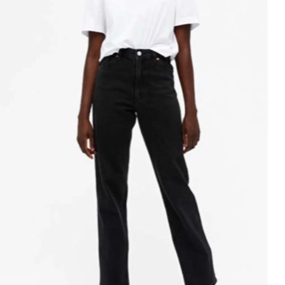Monki jeans i modellen taiki high waist. De är i bra skick.. Jeans & Byxor.