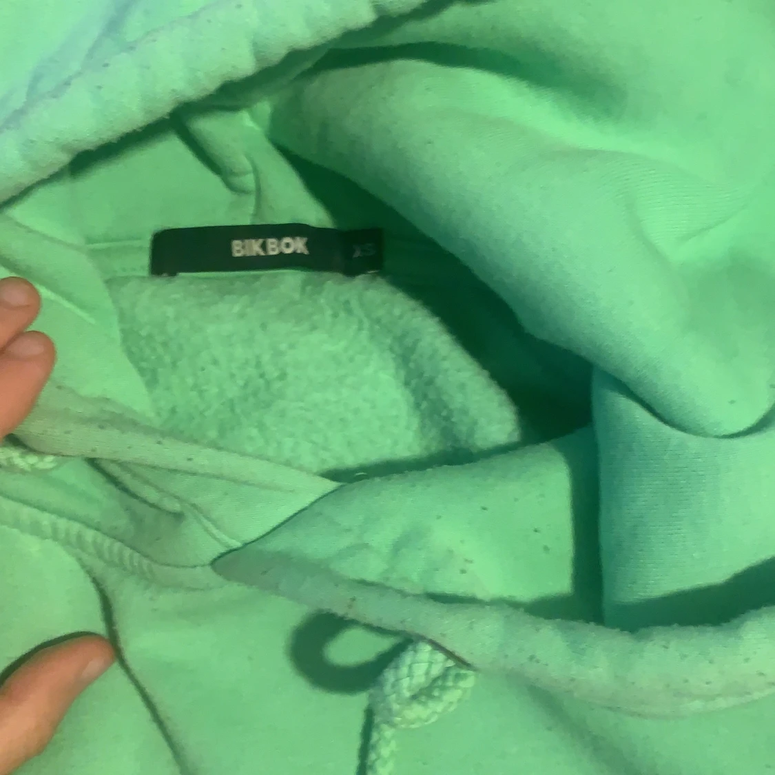 Grön hoodie från Bikbok - 90