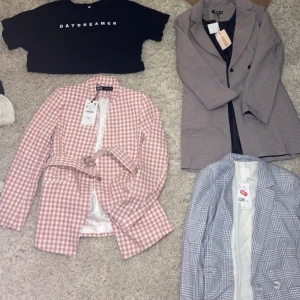 Kläder - Säljer alla. Hör av er för information om pris,passform och storlek