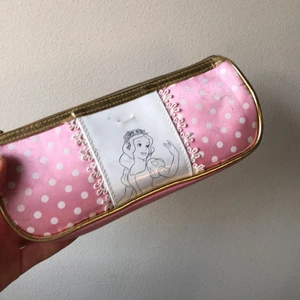 Disney penskrin - Disney penskrin som är lätt andvänder! Det går att tvätta bort märkena! 100kr inkluderad frakt (som är 22kr)🌸