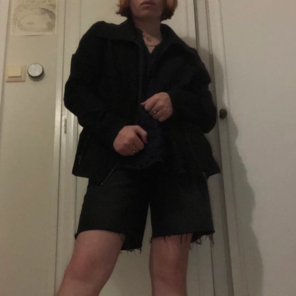 Svart jacka med dragkedja