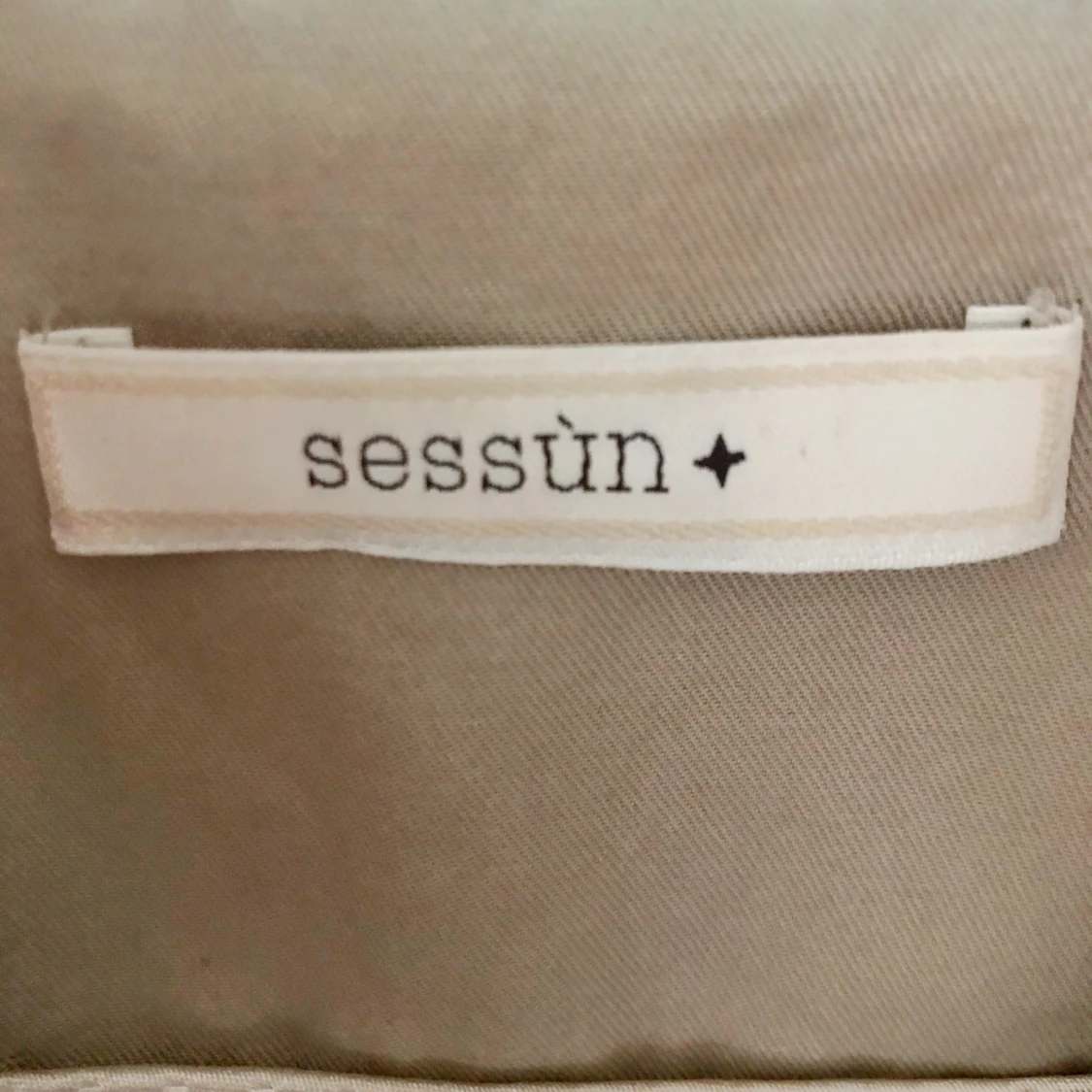 En fin rock fån Sessan . Stolek M /L - 90