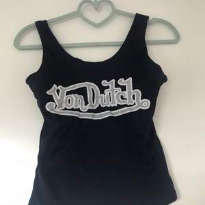 Säljer en tröja från märket von Dutch i storlek xs använder ett fåtal gånger