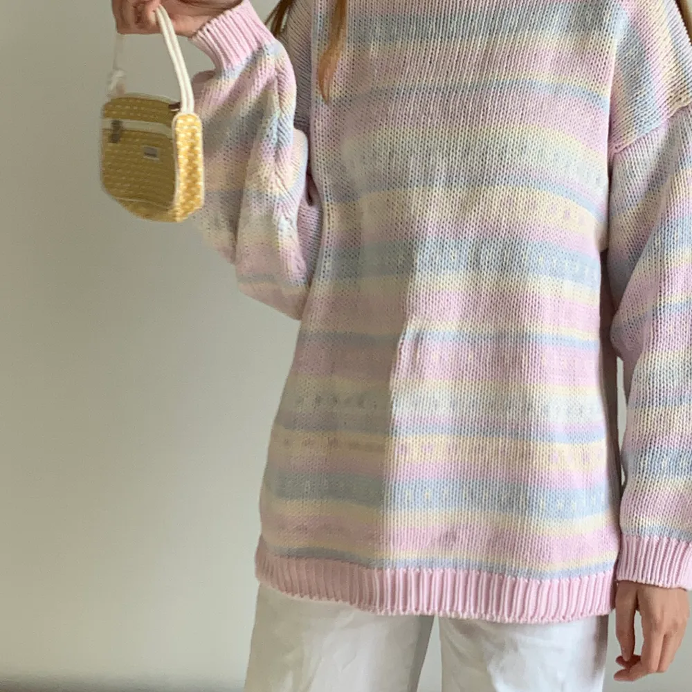 Jättefin stickad tröja från humana med pastellfärgade ränder. Inte alls stickig.✨💗. Tröjor & Koftor.