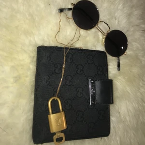Äkta gucci canvas plånbok - Gucci plånbok i använt skick💕 nypris 2500kr☺️