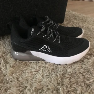 Kappa skor  - Helt nya endast testade, strl 37, frakt tillkommer 