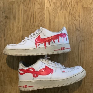 Custom Nike Air force i storlek 38,5 - Custom made nike air force i strl 38,5! Hör av dig om du har några frågor🥳