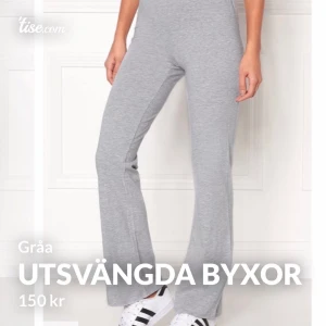 Utsvängda byxor  - Gråa utsvängda byxor, de är aldrig använda 