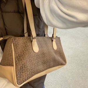 Supersöt väska  - Buda!💖💖 frakt: 44kr