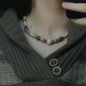 Halsband  - Fint halsband av ben från Zambia. Jättesnyggt och coolt. 🤗