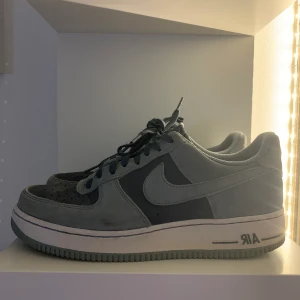 Air Force 1 - Gråa snygga Air force 1 från Nike, går självklart att tvätta renare.