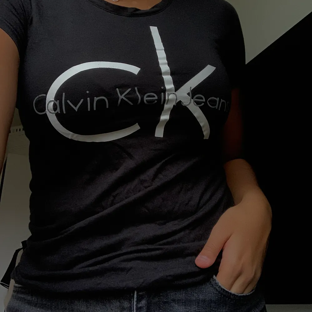 T-shirt från Calvin Klein i storlek S. T-shirts.